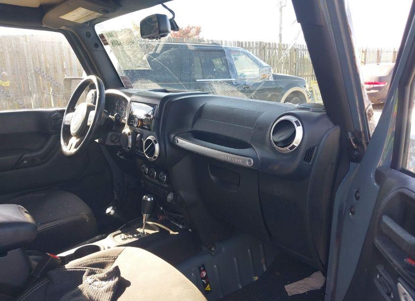 Photo 5 of 2015 Jeep Wrangler UNLIMITED SAHARA (VIN 1C4HJWEG7FL622952)