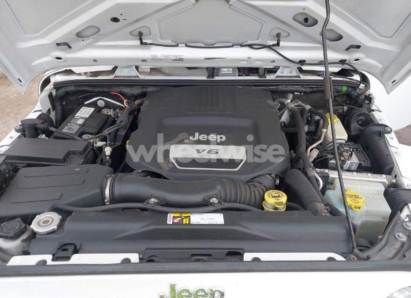 Photo 10 of 2016 Jeep Wrangler UNLIMITED SAHARA (VIN 1C4HJWEG8GL345391)