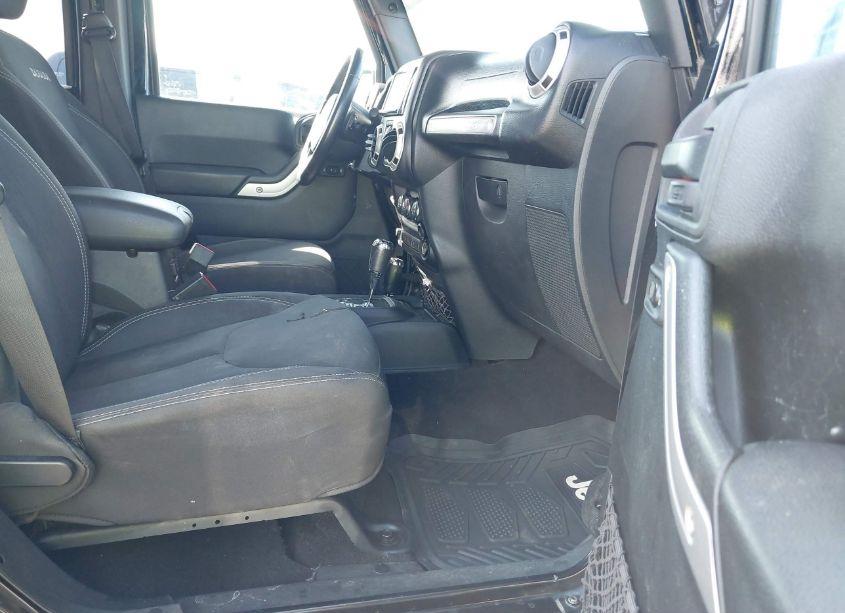 Photo 5 of 2017 Jeep Wrangler UNLIMITED SAHARA 4X4 (VIN 1C4HJWEG8HL572209)