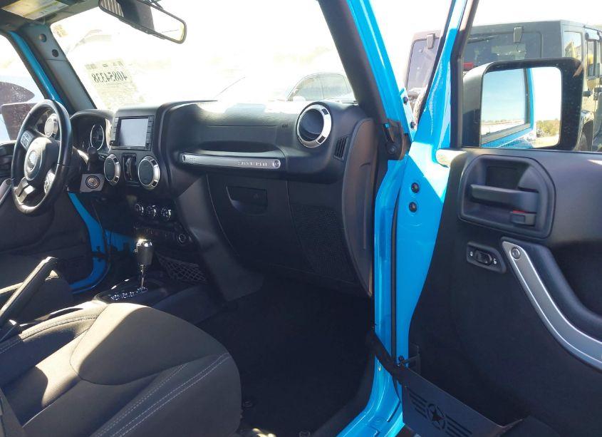 Photo 5 of 2017 Jeep Wrangler UNLIMITED SAHARA 4X4 (VIN 1C4HJWEG8HL718107)