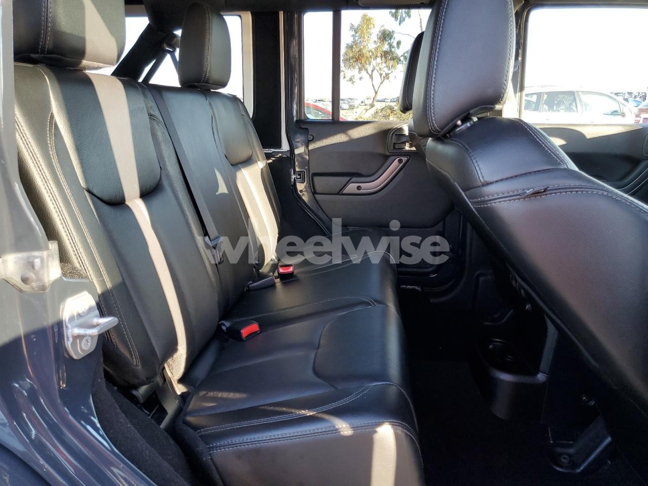 Photo 10 of 2018 JEEP WRANGLER UNLIMITED SAHARA (VIN 1C4HJWEG8JL830931)
