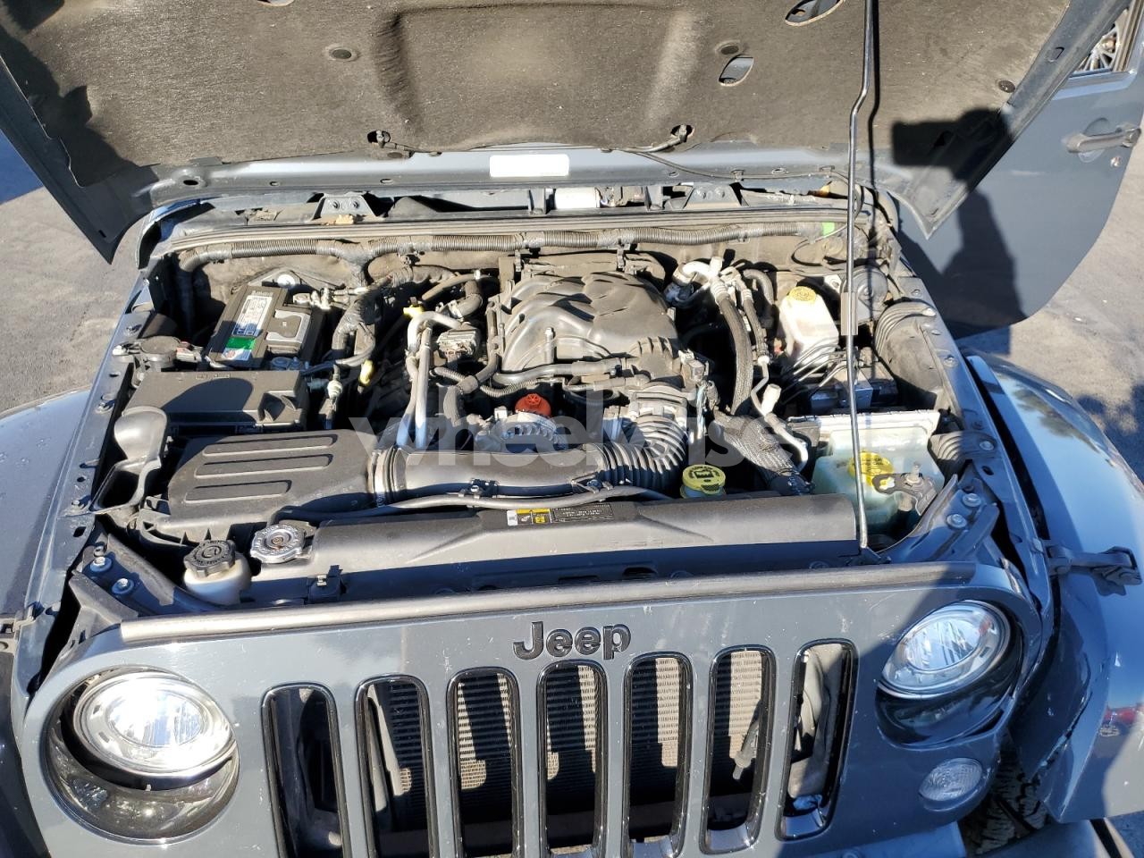 Photo 11 of 2018 JEEP WRANGLER UNLIMITED SAHARA (VIN 1C4HJWEG8JL830931)