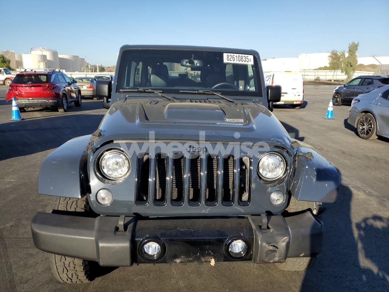 Photo 5 of 2018 JEEP WRANGLER UNLIMITED SAHARA (VIN 1C4HJWEG8JL830931)