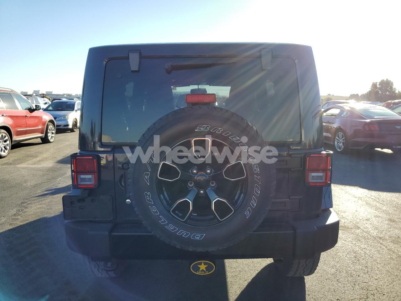 Photo 6 of 2018 JEEP WRANGLER UNLIMITED SAHARA (VIN 1C4HJWEG8JL830931)