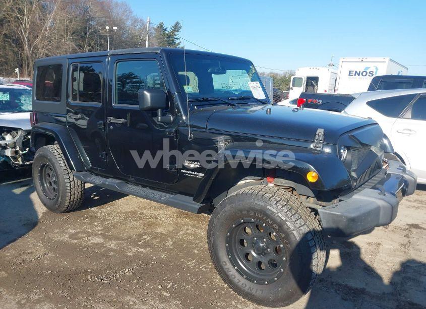 2018 Jeep Wrangler JK UNLIMITED SAHARA 4X4 (VIN 1C4HJWEG8JL921293) main photo