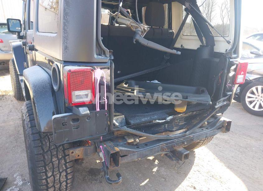 Photo 6 of 2018 Jeep Wrangler JK UNLIMITED SAHARA 4X4 (VIN 1C4HJWEG8JL921293)