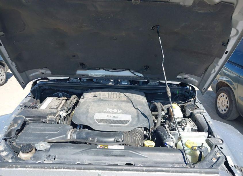 Photo 10 of 2015 Jeep Wrangler UNLIMITED SAHARA (VIN 1C4HJWEG9FL508399)