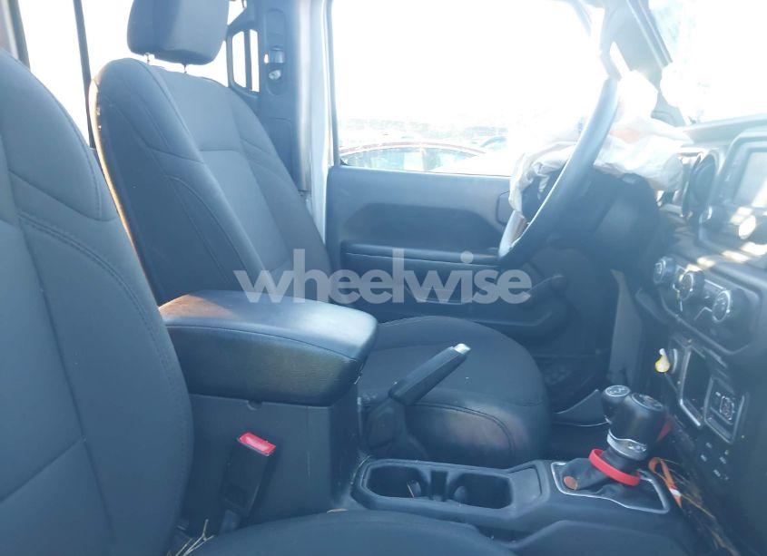 Photo 5 of 2018 Jeep Wrangler UNLIMITED SPORT 4X4 (VIN 1C4HJXDG0JW158935)