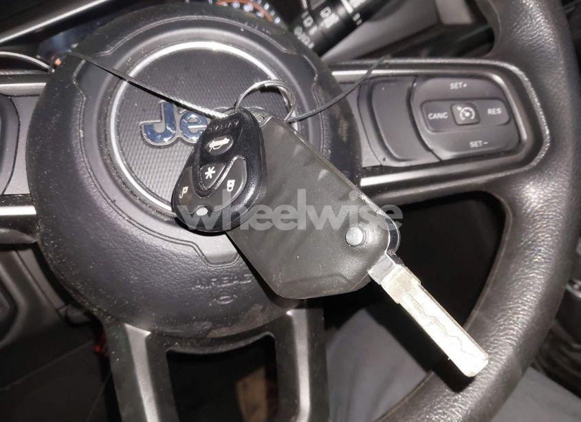 Photo 11 of 2022 Jeep Wrangler UNLIMITED SPORT 4X4 (VIN 1C4HJXDG0NW117632)