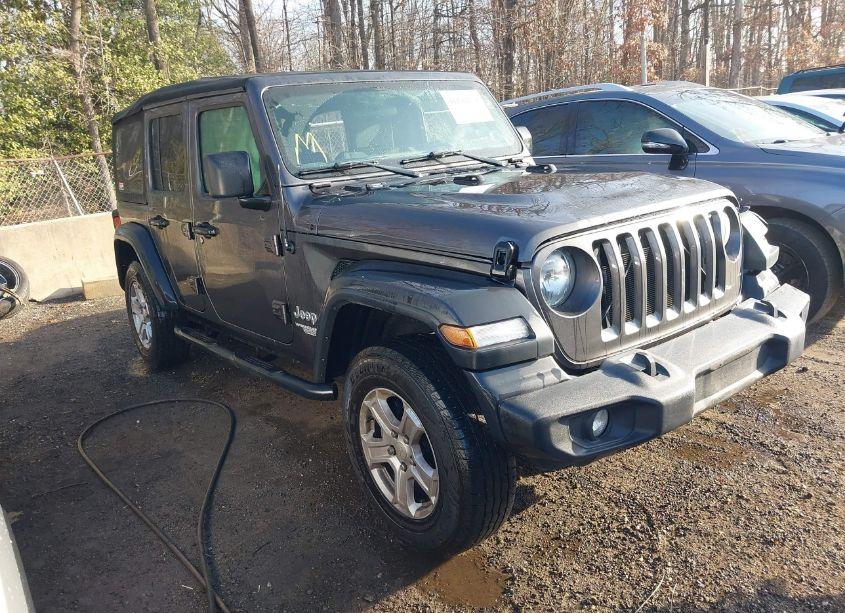 2019 Jeep Wrangler UNLIMITED SPORT S 4X4 (VIN 1C4HJXDG1KW583646) main photo