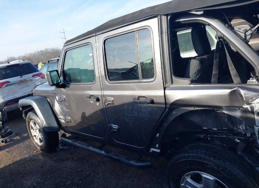 Photo 14 of 2019 Jeep Wrangler UNLIMITED SPORT S 4X4 (VIN 1C4HJXDG1KW583646)