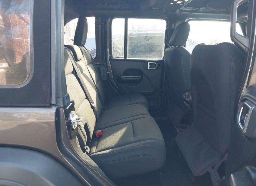 Photo 8 of 2019 Jeep Wrangler UNLIMITED SPORT S 4X4 (VIN 1C4HJXDG1KW583646)