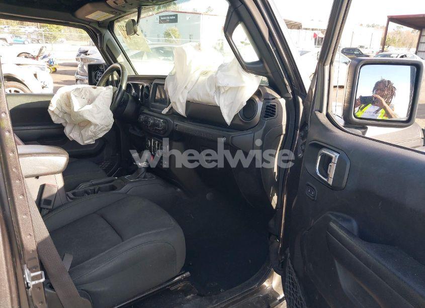 Photo 5 of 2022 Jeep Wrangler UNLIMITED SPORT S 4X4 (VIN 1C4HJXDG1NW167066)