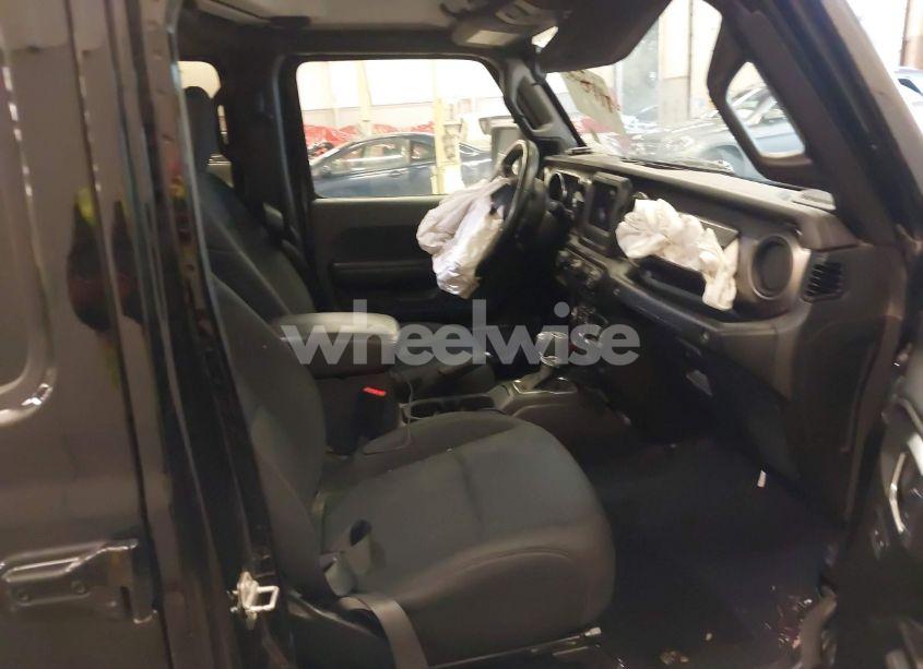 Photo 5 of 2020 Jeep Wrangler UNLIMITED SPORT S 4X4 (VIN 1C4HJXDG2LW193043)