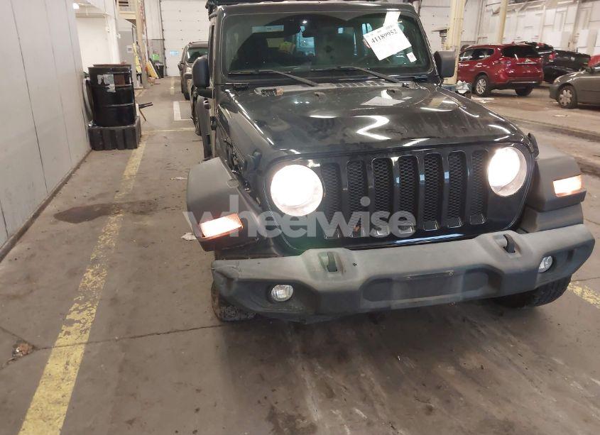 Photo 6 of 2020 Jeep Wrangler UNLIMITED SPORT S 4X4 (VIN 1C4HJXDG2LW193043)