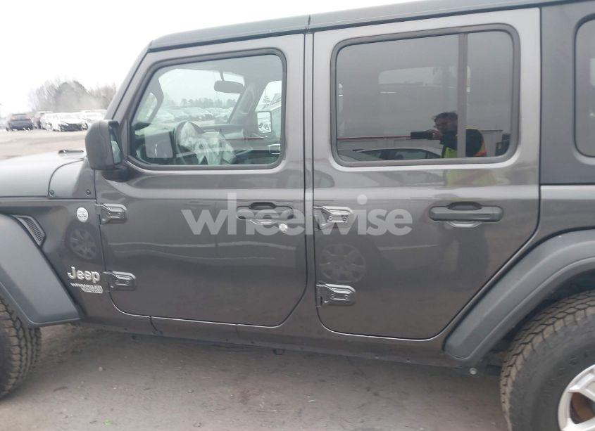 Photo 14 of 2019 Jeep Wrangler UNLIMITED SPORT S 4X4 (VIN 1C4HJXDG4KW661949)