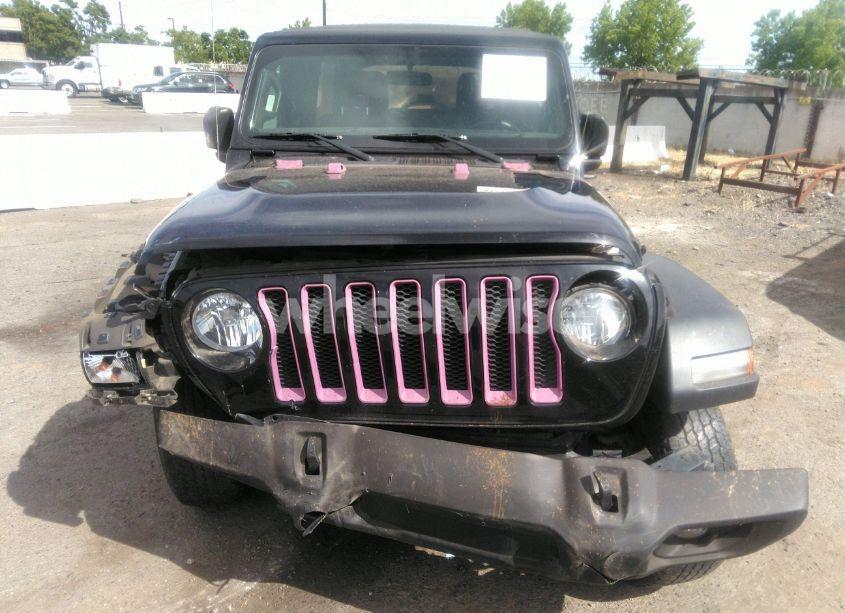 Photo 13 of 2018 Jeep Wrangler UNLIMITED SPORT 4X4 (VIN 1C4HJXDG5JW159062)