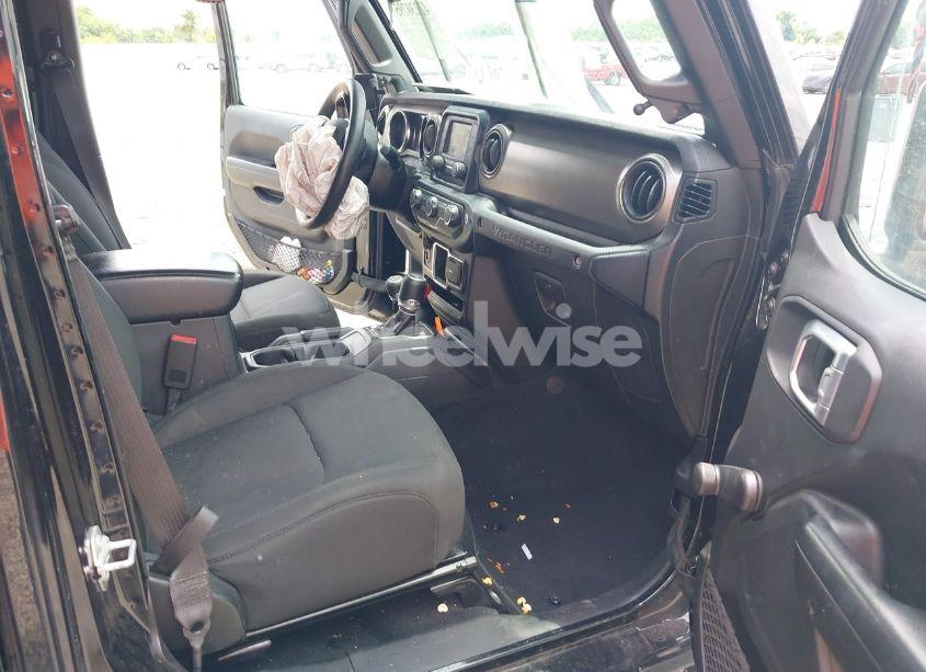 Photo 5 of 2019 Jeep Wrangler UNLIMITED SPORT 4X4 (VIN 1C4HJXDG5KW577364)