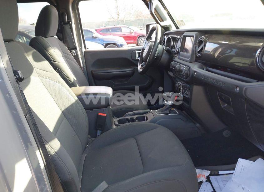 Photo 5 of 2019 Jeep Wrangler UNLIMITED SPORT ALTITUDE 4X4 (VIN 1C4HJXDG5KW676363)