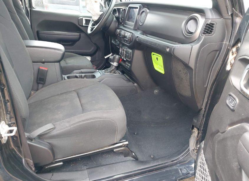 Photo 5 of 2022 Jeep Wrangler UNLIMITED SPORT 4X4 (VIN 1C4HJXDG5NW133471)