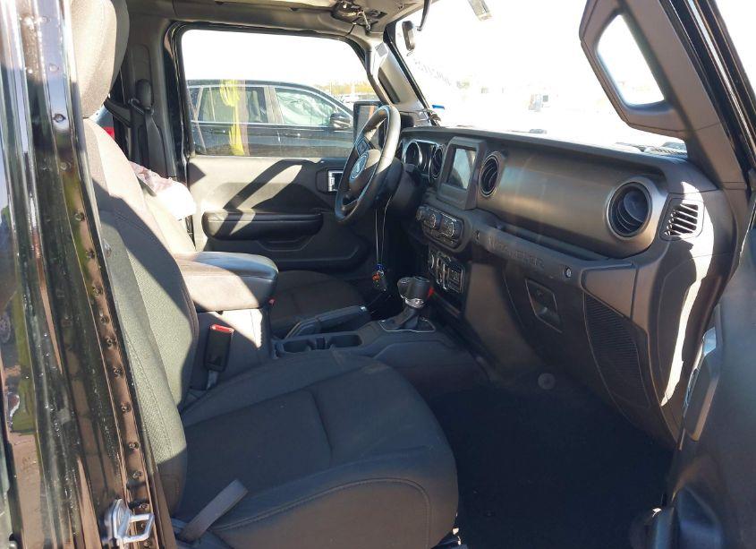 Photo 5 of 2019 Jeep Wrangler UNLIMITED SPORT S 4X4 (VIN 1C4HJXDG6KW556796)