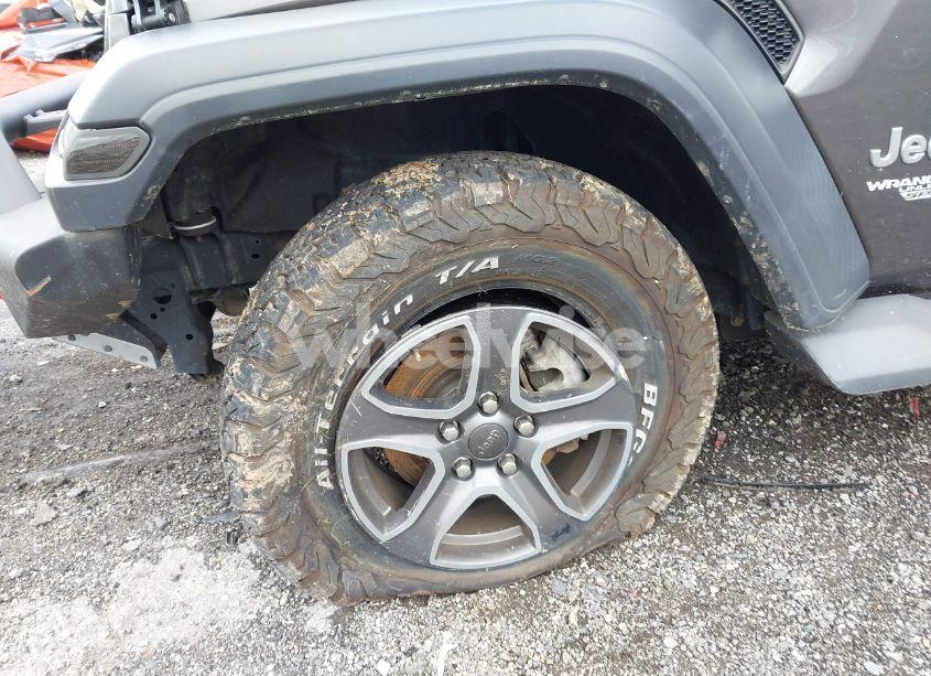 Photo 6 of 2019 Jeep Wrangler UNLIMITED SPORT S 4X4 (VIN 1C4HJXDG6KW571640)