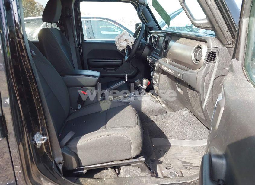 Photo 5 of 2021 Jeep Wrangler UNLIMITED WILLYS 4X4 (VIN 1C4HJXDG6MW545400)