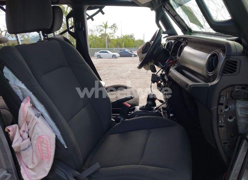 Photo 5 of 2018 Jeep Wrangler UNLIMITED SPORT 4X4 (VIN 1C4HJXDG7JW170077)