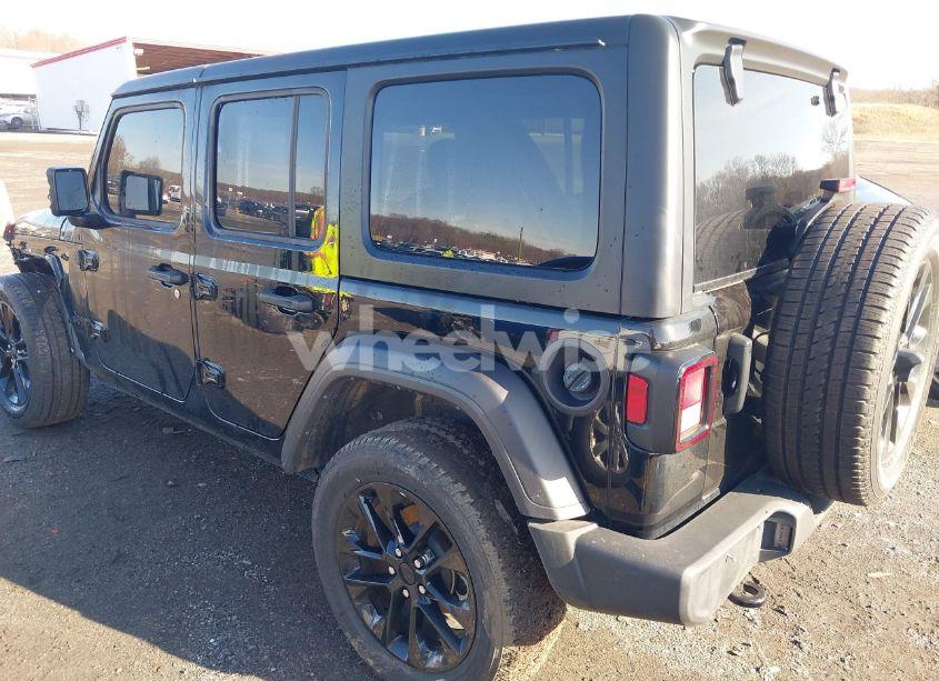 Photo 3 of 2022 Jeep Wrangler UNLIMITED SPORT S 4X4 (VIN 1C4HJXDG7NW165063)