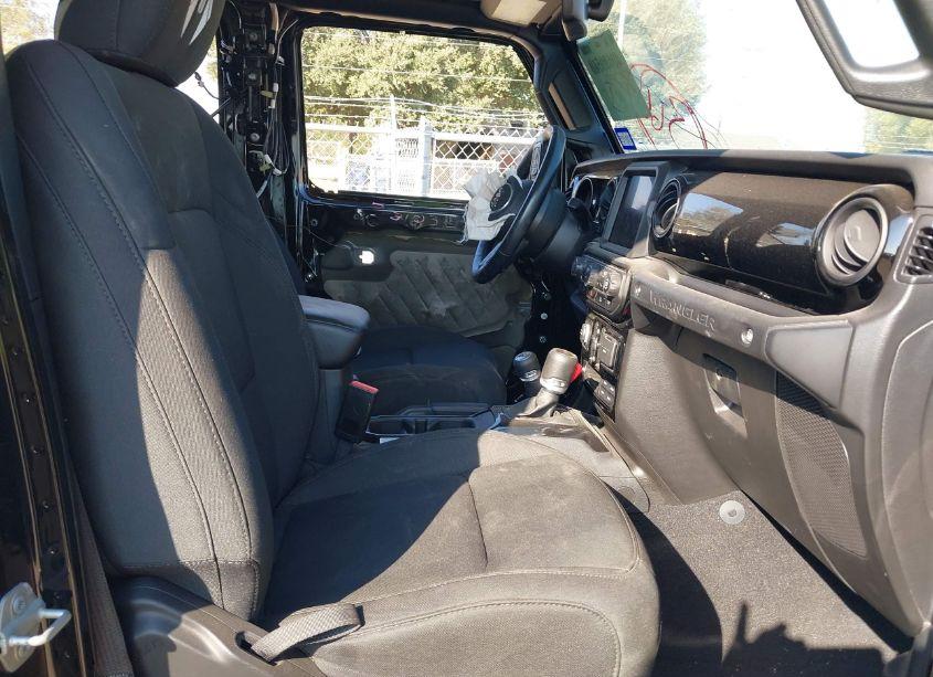 Photo 5 of 2021 Jeep Wrangler UNLIMITED SPORT S 4X4 (VIN 1C4HJXDG8MW872235)