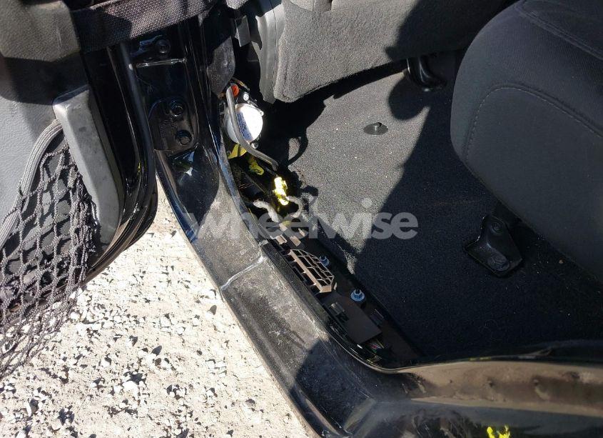 Photo 12 of 2018 Jeep Wrangler UNLIMITED SPORT 4X4 (VIN 1C4HJXDG9JW159307)