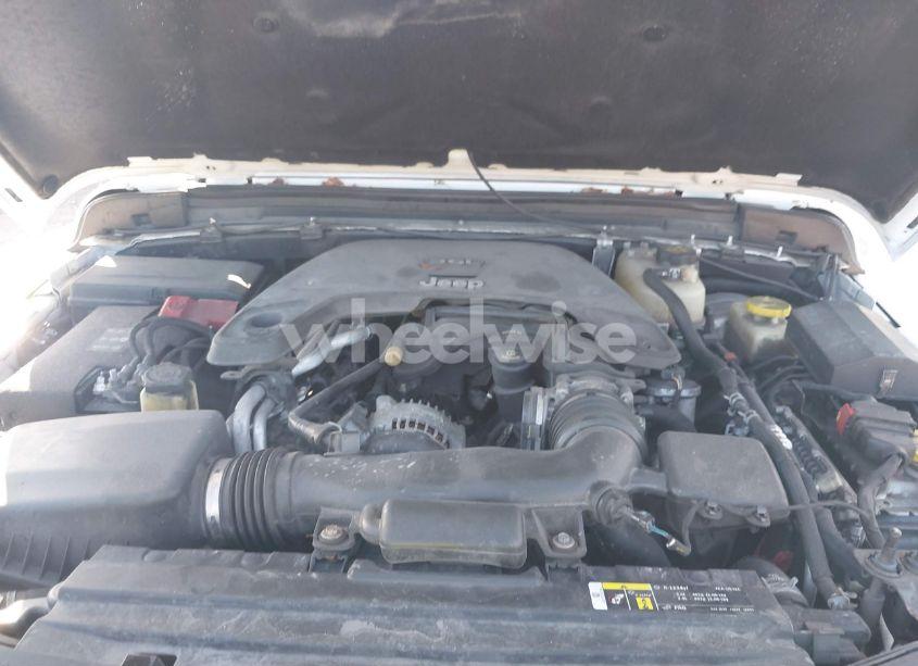 Photo 10 of 2018 Jeep Wrangler UNLIMITED SPORT S 4X4 (VIN 1C4HJXDGXJW155394)