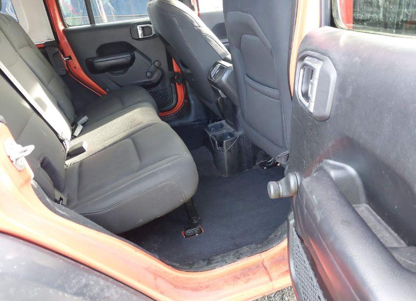 Photo 8 of 2018 Jeep Wrangler UNLIMITED SPORT 4X4 (VIN 1C4HJXDGXJW172339)