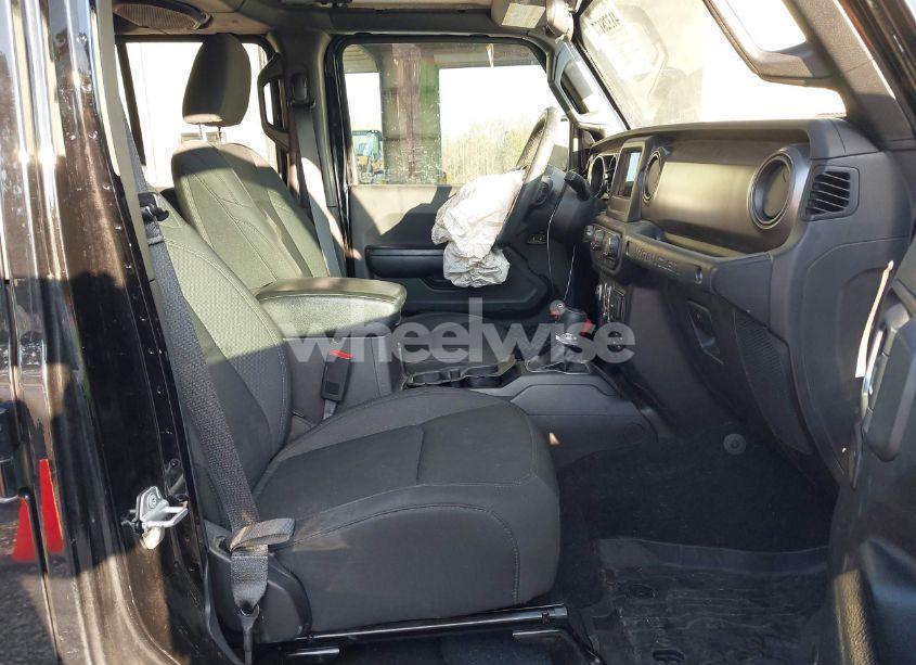 Photo 5 of 2018 Jeep Wrangler UNLIMITED SPORT S 4X4 (VIN 1C4HJXDGXJW317055)