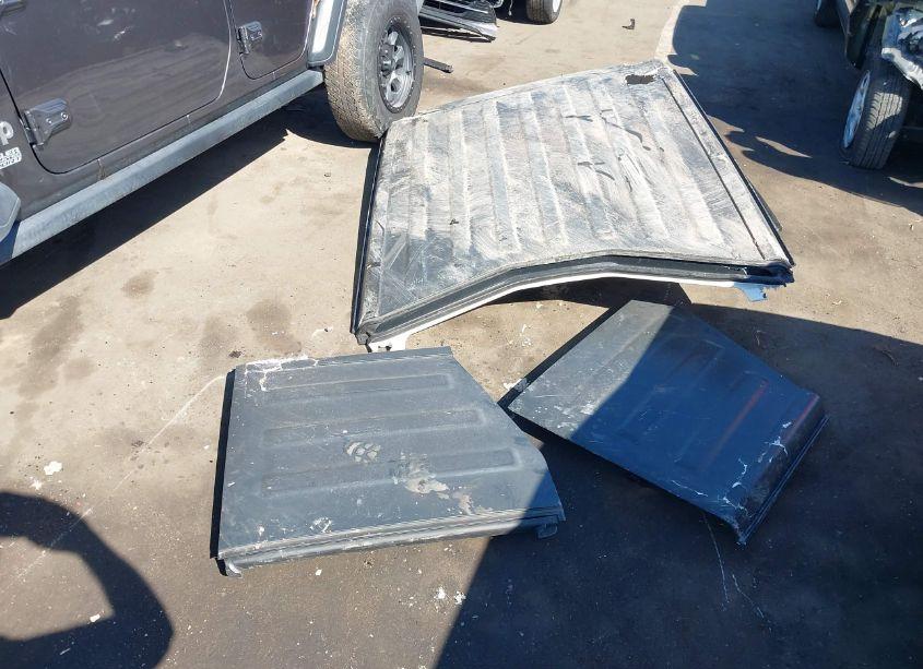 Photo 12 of 2018 Jeep Wrangler UNLIMITED SPORT 4X4 (VIN 1C4HJXDN0JW185745)