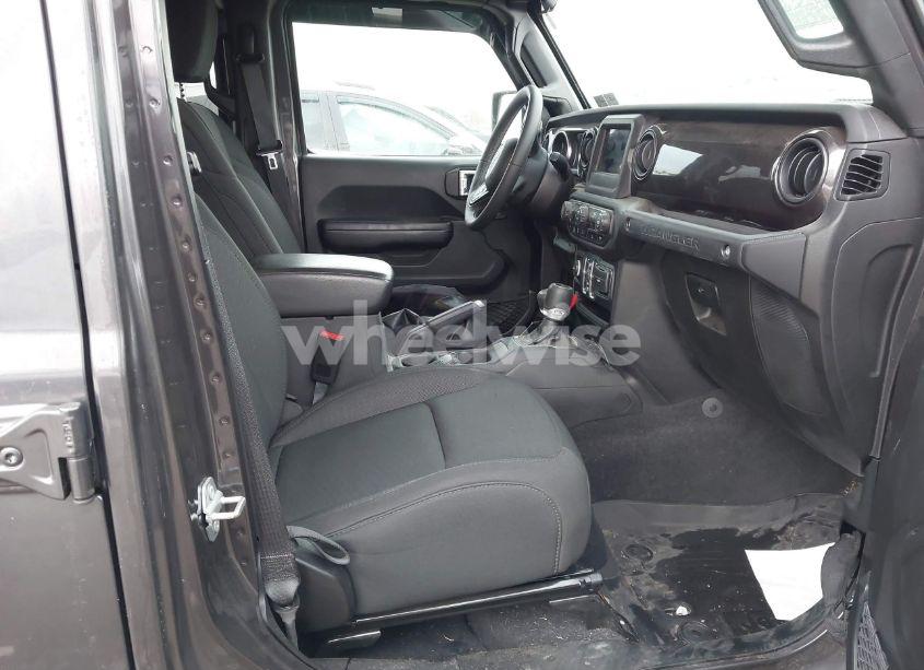 Photo 5 of 2019 Jeep Wrangler UNLIMITED SPORT ALTITUDE 4X4 (VIN 1C4HJXDN4KW685683)