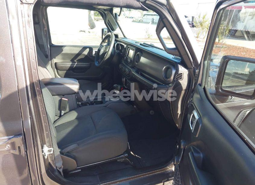 Photo 5 of 2021 Jeep Wrangler UNLIMITED SPORT 4X4 (VIN 1C4HJXDN5MW808846)