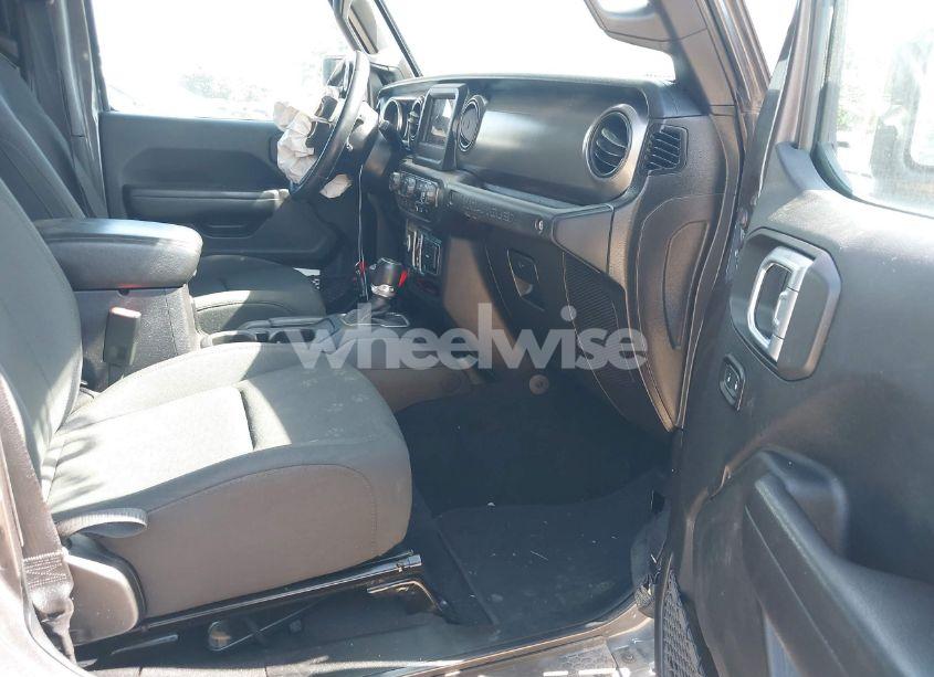 Photo 5 of 2018 Jeep Wrangler UNLIMITED SPORT S 4X4 (VIN 1C4HJXDN6JW277829)