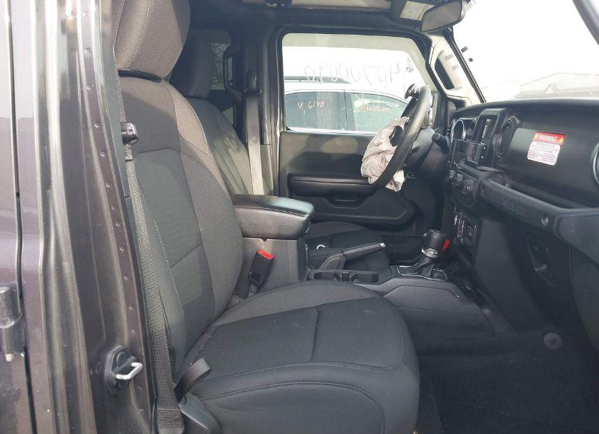 Photo 5 of 2018 Jeep Wrangler UNLIMITED SPORT S 4X4 (VIN 1C4HJXDN8JW199697)