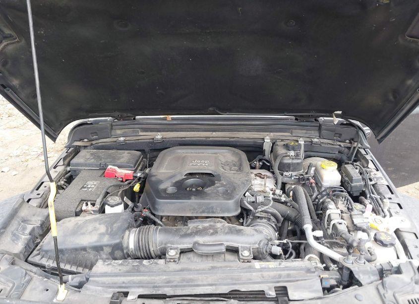 Photo 10 of 2018 Jeep Wrangler UNLIMITED SPORT S 4X4 (VIN 1C4HJXDN8JW207085)