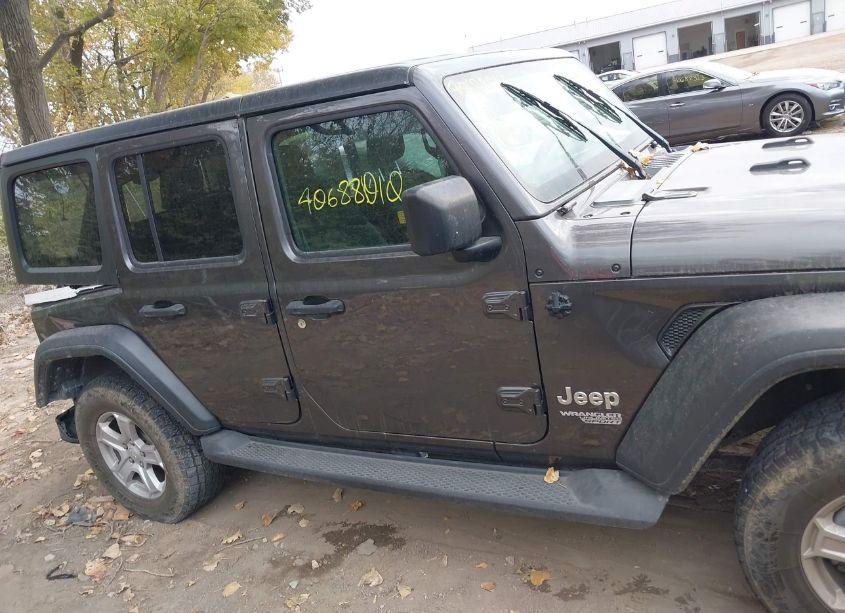 Photo 13 of 2018 Jeep Wrangler UNLIMITED SPORT S 4X4 (VIN 1C4HJXDN8JW207085)