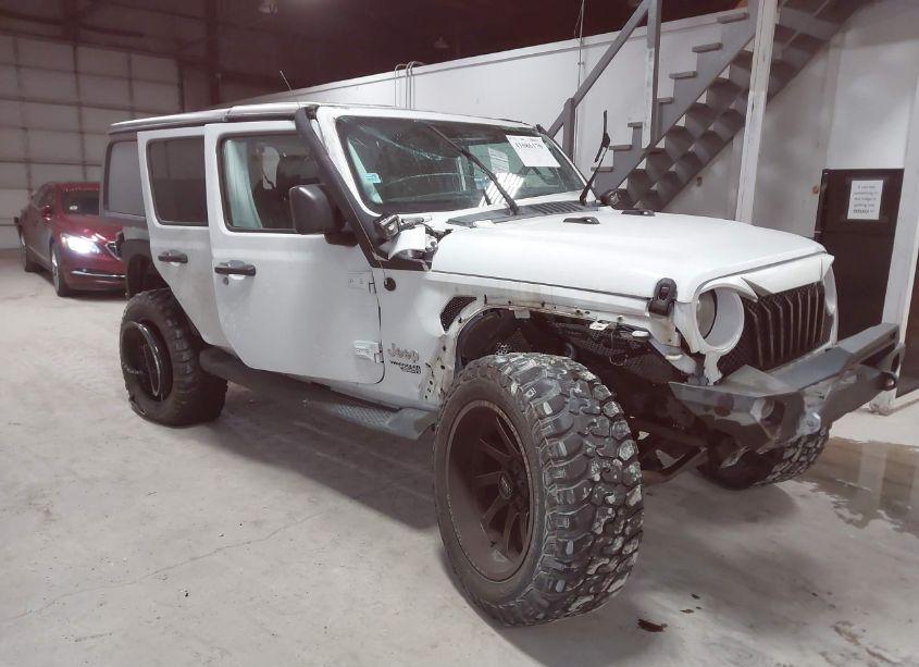 2019 Jeep Wrangler UNLIMITED SPORT S 4X4 (VIN 1C4HJXDN9KW601759) main photo