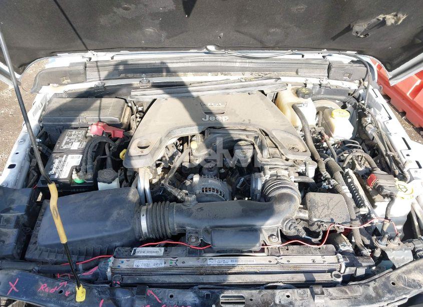 Photo 10 of 2018 Jeep Wrangler UNLIMITED SAHARA 4X4 (VIN 1C4HJXEG0JW321355)