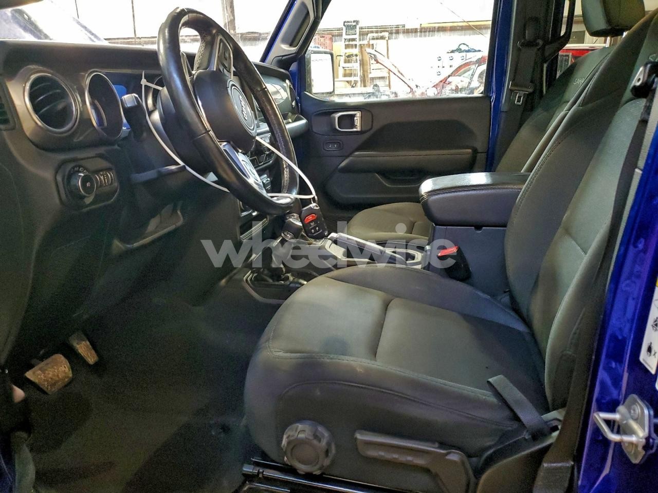 Photo 7 of 2019 JEEP WRANGLER UNLIMITED SAHARA (VIN 1C4HJXEG0KW673157)