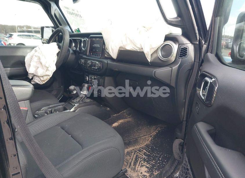 Photo 5 of 2020 Jeep Wrangler UNLIMITED SAHARA 4X4 (VIN 1C4HJXEG0LW342340)