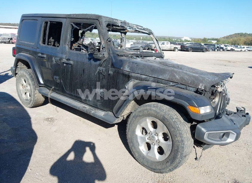 2018 Jeep Wrangler UNLIMITED SAHARA 4X4 (VIN 1C4HJXEG1JW121262) main photo