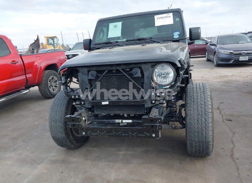 Photo 13 of 2018 Jeep Wrangler UNLIMITED SAHARA 4X4 (VIN 1C4HJXEG1JW164046)