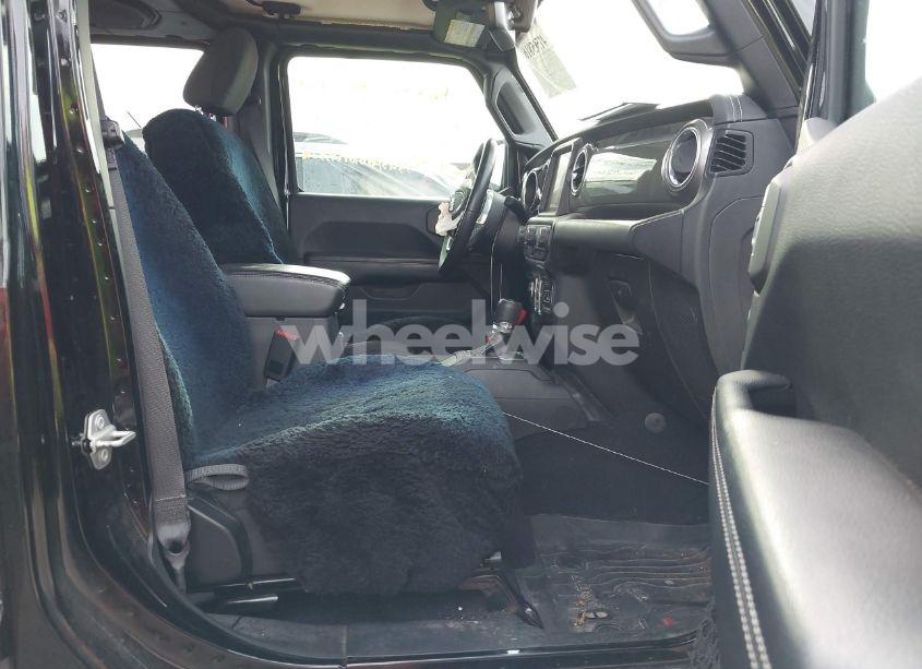 Photo 5 of 2018 Jeep Wrangler UNLIMITED SAHARA 4X4 (VIN 1C4HJXEG1JW164046)