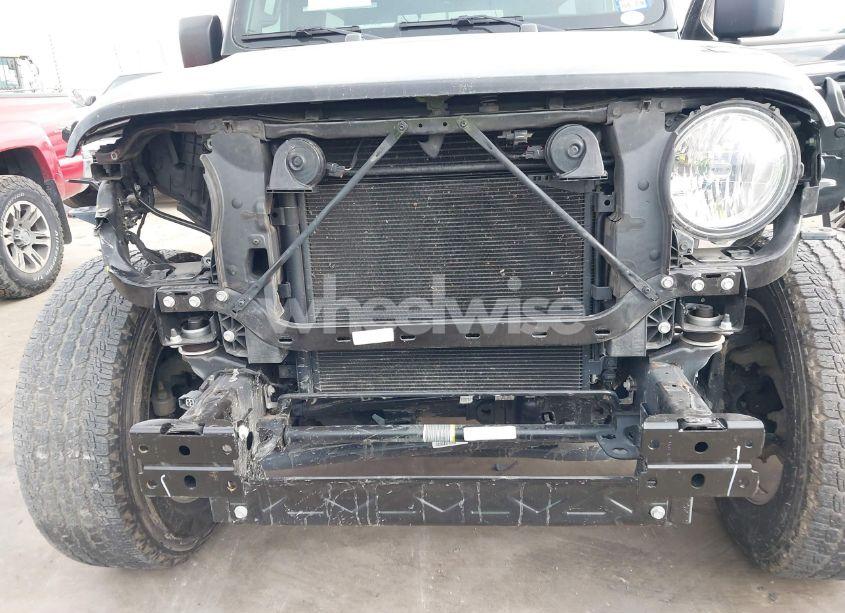 Photo 6 of 2018 Jeep Wrangler UNLIMITED SAHARA 4X4 (VIN 1C4HJXEG1JW164046)