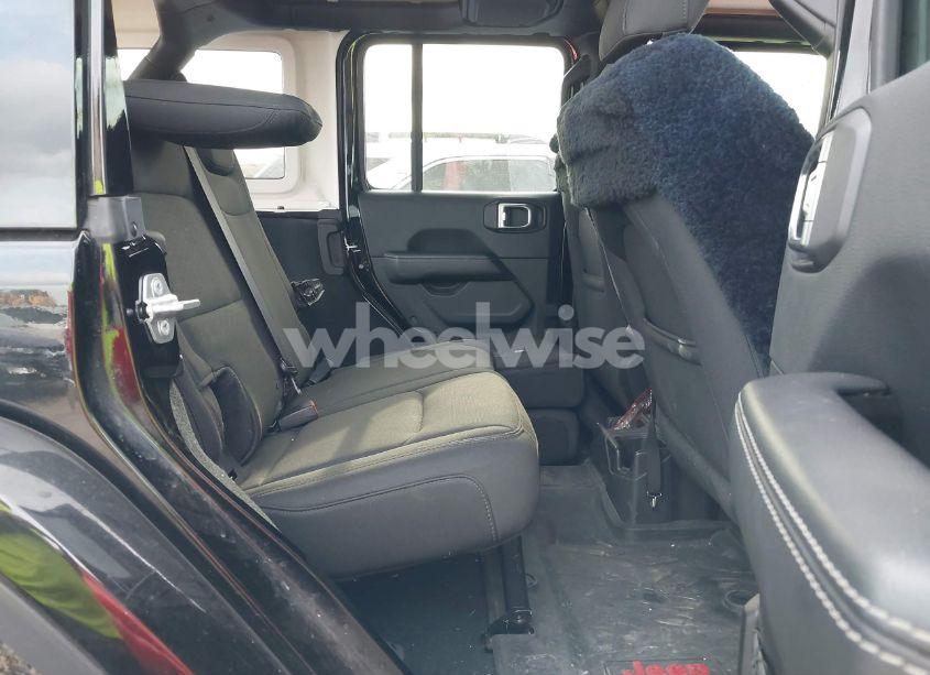 Photo 8 of 2018 Jeep Wrangler UNLIMITED SAHARA 4X4 (VIN 1C4HJXEG1JW164046)